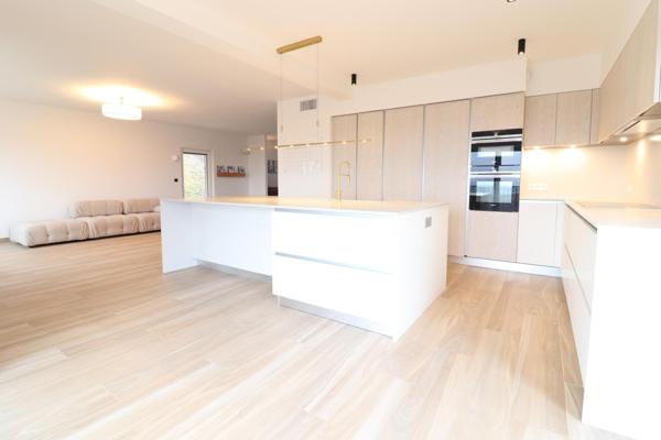 Domaine d'exception avec plus de 27 000 m² de terrain.