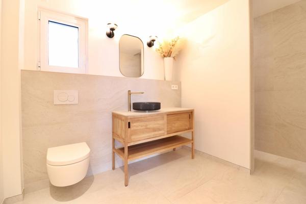 Domaine d'exception avec plus de 27 000 m² de terrain.