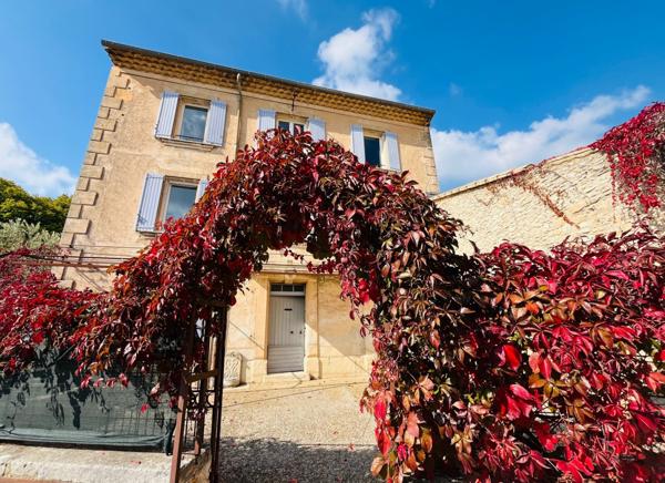 Saint-Saturnin-lès-Apt (84490) EXCLUSIVITE ! Exceptionnelle bâtisse au centre village !