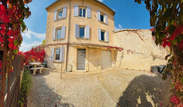Saint-Saturnin-lès-Apt (84490) EXCLUSIVITE ! Exceptionnelle bâtisse au centre village !