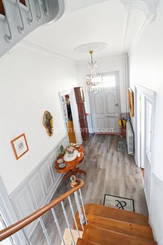 Maison Familiale de Caractère de 265 m² - 10 pièces - 5 chambres - 1 Garage - terrain 1617 m² -  MAGNAC LAVAL (87)