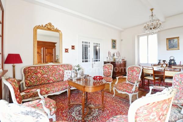 Maison Familiale de Caractère de 265 m² - 10 pièces - 5 chambres - 1 Garage - terrain 1617 m² -  MAGNAC LAVAL (87)