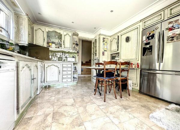 Maison à vendre    6 pièces •  Saint-Laurent-du-Var