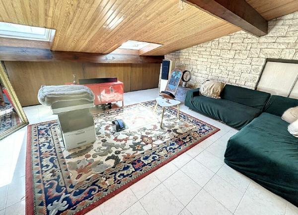 Maison à vendre    6 pièces •  Saint-Laurent-du-Var