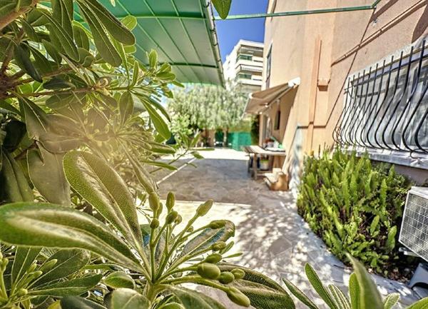 Maison à vendre    6 pièces •  Saint-Laurent-du-Var