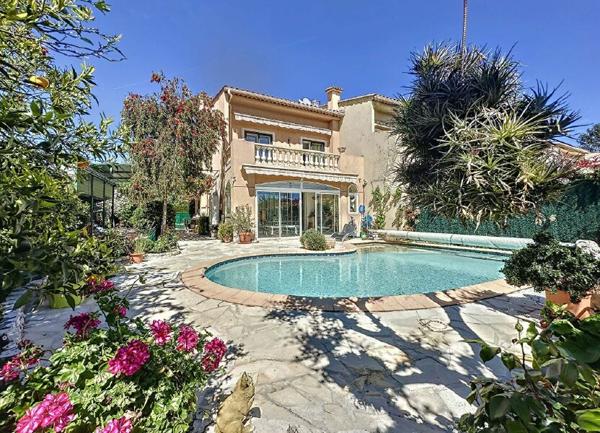 Maison à vendre    6 pièces •  Saint-Laurent-du-Var