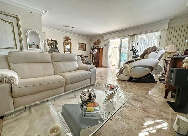 Maison à vendre    6 pièces •  Saint-Laurent-du-Var