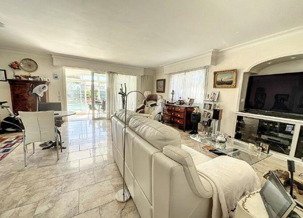 Maison à vendre    6 pièces •  Saint-Laurent-du-Var