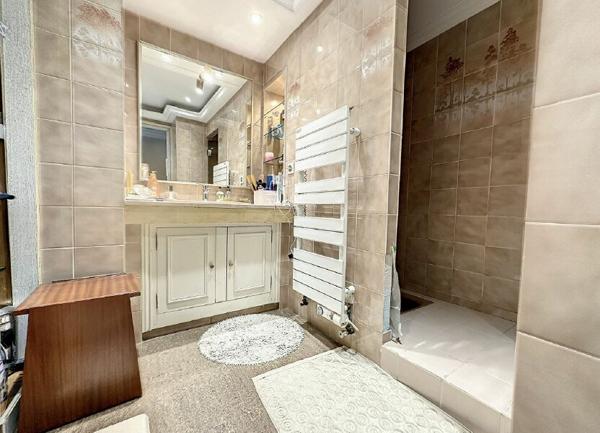 Maison à vendre    6 pièces •  Saint-Laurent-du-Var