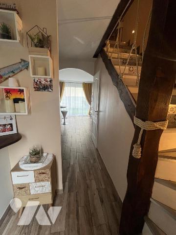 Pavillon récent de 2020, de type 5 pièces, d'une superficie de 91.25 m², édifié sur un terrain 