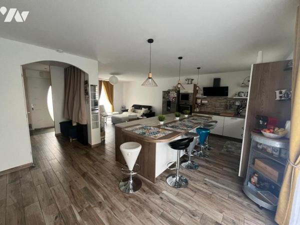 Pavillon récent de 2020, de type 5 pièces, d'une superficie de 91.25 m², édifié sur un terrain 