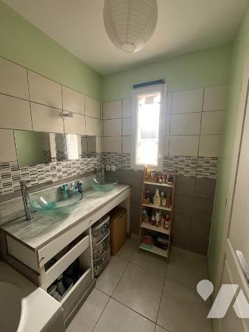 Pavillon récent de 2020, de type 5 pièces, d'une superficie de 91.25 m², édifié sur un terrain 