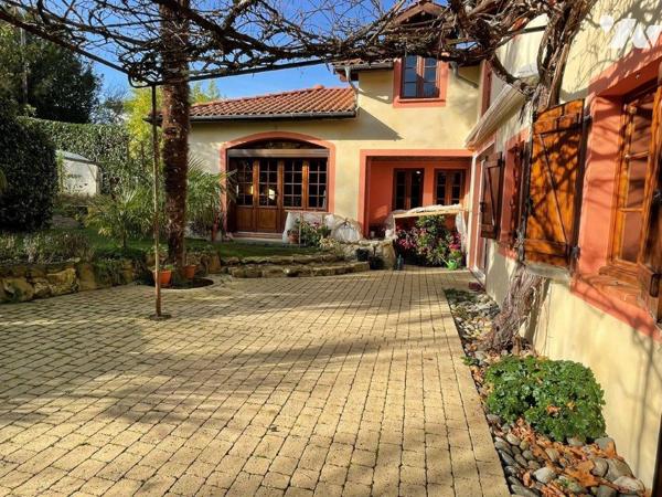 MIRANDE (GERS) Belle maison de 1998 sur environ 1400m² de terrain, proche tous commerces