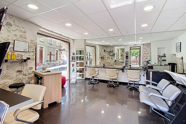 À CÉDER !FONDS DE COMMERCE SALON DE COIFFURE ! FIGANIÈRES (VAR)