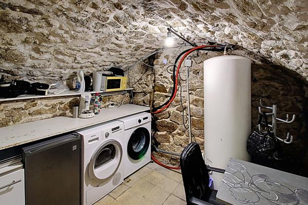 À CÉDER !FONDS DE COMMERCE SALON DE COIFFURE ! FIGANIÈRES (VAR)