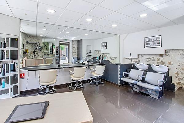 À CÉDER !FONDS DE COMMERCE SALON DE COIFFURE ! FIGANIÈRES (VAR)