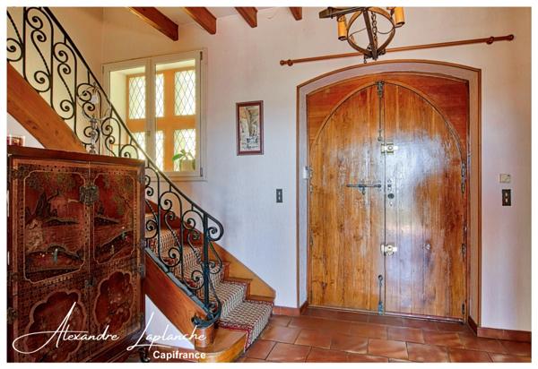 Dpt Tarn et Garonne (82), à vendre LAUZERTE maison de ville en pierre 9 pièces de 205m² avec jardin et garage.