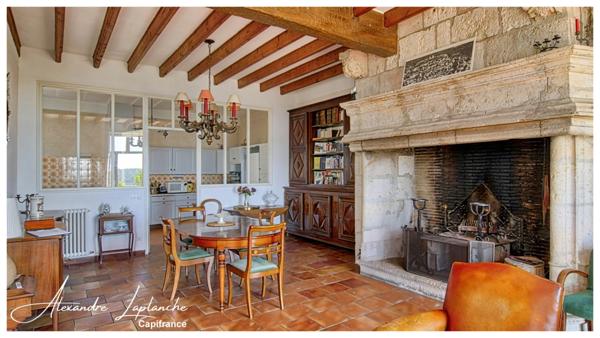 Dpt Tarn et Garonne (82), à vendre LAUZERTE maison de ville en pierre 9 pièces de 205m² avec jardin et garage.