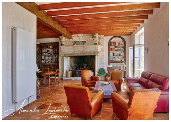 Dpt Tarn et Garonne (82), à vendre LAUZERTE maison de ville en pierre 9 pièces de 205m² avec jardin et garage.