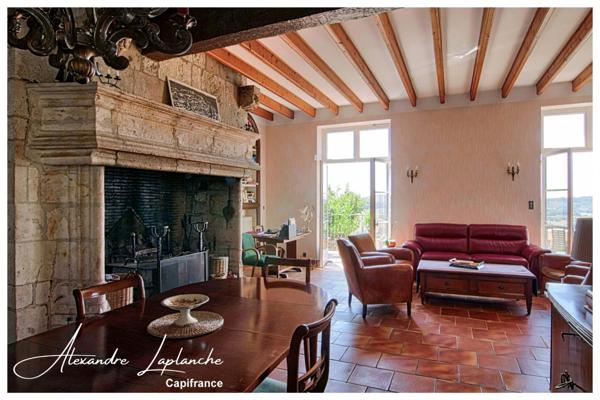 Dpt Tarn et Garonne (82), à vendre LAUZERTE maison de ville en pierre 9 pièces de 205m² avec jardin et garage.