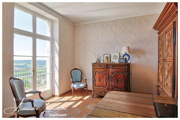 Dpt Tarn et Garonne (82), à vendre LAUZERTE maison de ville en pierre 9 pièces de 205m² avec jardin et garage.