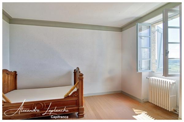 Dpt Tarn et Garonne (82), à vendre LAUZERTE maison de ville en pierre 9 pièces de 205m² avec jardin et garage.