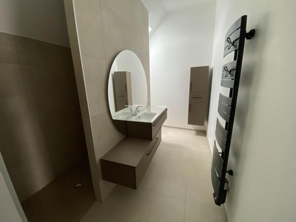 Maison
                                                                                                                                                                                                                                                                                                                        13 pièce(s)                                                                                                                                                                                                          6 chambre(s)                                                                                                                                                                                                          600  m²