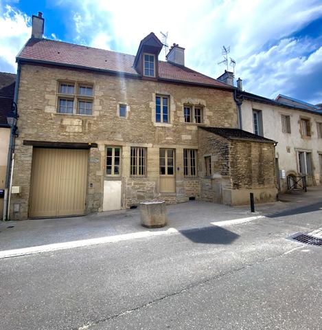 Maison
                                                                                                                                                                                                                                                                                                                        13 pièce(s)                                                                                                                                                                                                          6 chambre(s)                                                                                                                                                                                                          600  m²