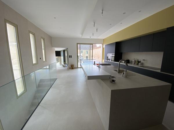Maison
                                                                                                                                                                                                                                                                                                                        13 pièce(s)                                                                                                                                                                                                          6 chambre(s)                                                                                                                                                                                                          600  m²