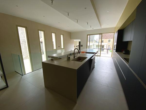 Maison
                                                                                                                                                                                                                                                                                                                        13 pièce(s)                                                                                                                                                                                                          6 chambre(s)                                                                                                                                                                                                          600  m²