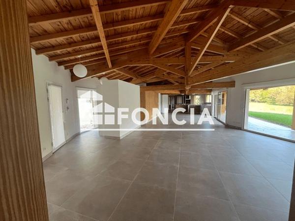 Location Maison 6 pièces 217.16 m² - 10 AVENUE DE VACQUEY Salleboeuf 33370