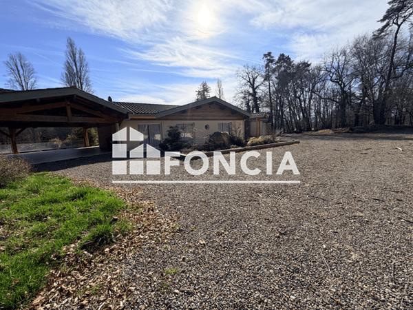 Location Maison 6 pièces 217.16 m² - 10 AVENUE DE VACQUEY Salleboeuf 33370