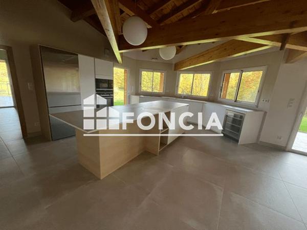 Location Maison 6 pièces 217.16 m² - 10 AVENUE DE VACQUEY Salleboeuf 33370