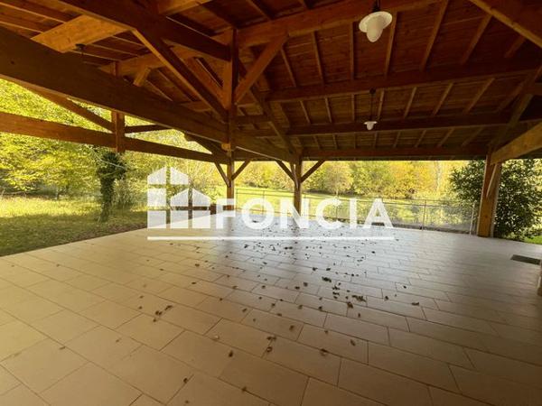 Location Maison 6 pièces 217.16 m² - 10 AVENUE DE VACQUEY Salleboeuf 33370