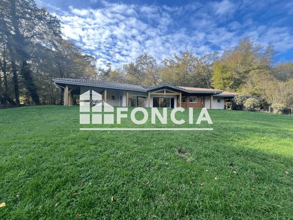 Location Maison 6 pièces 217.16 m² - 10 AVENUE DE VACQUEY Salleboeuf 33370