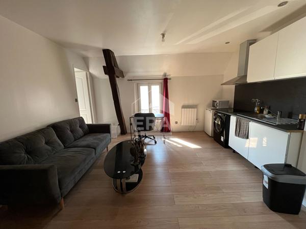 Beau T2 meublé ; à deux pas de la place des Epars !