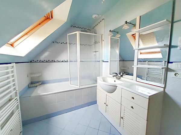 MAISON FAMILIALE 8 PIECES ORCEMONT 163 M²