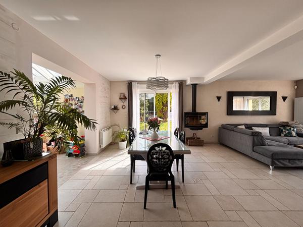 Maison individuelle sur 1003m2 - DPE C - avec piscine