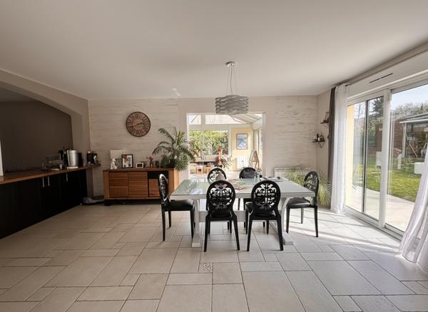 Maison individuelle sur 1003m2 - DPE C - avec piscine