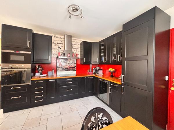 Maison individuelle sur 1003m2 - DPE C - avec piscine