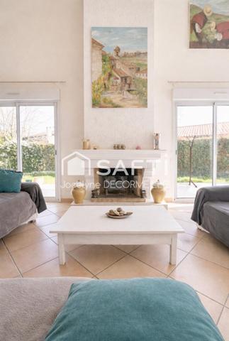 Maison traditionnelle avec piscine située sur Launaguet et dans un secteur calme