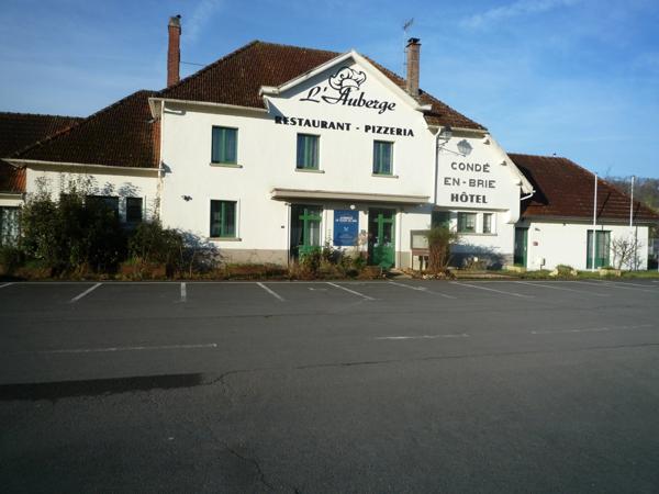 CONDE EN BRIE (02) à vendre murs d'un restaurant avec matériel, 7 chambres meublées et un appartement.