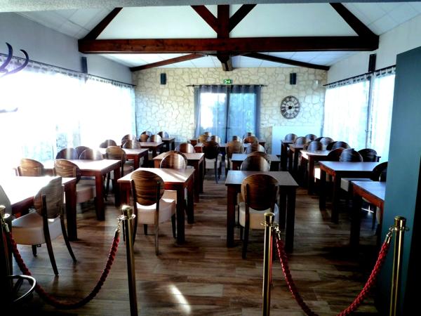 CONDE EN BRIE (02) à vendre murs d'un restaurant avec matériel, 7 chambres meublées et un appartement.