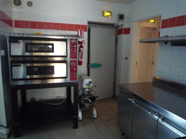 CONDE EN BRIE (02) à vendre murs d'un restaurant avec matériel, 7 chambres meublées et un appartement.