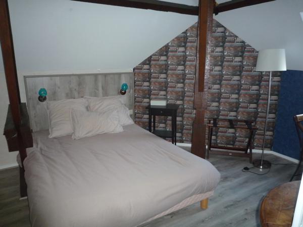 CONDE EN BRIE (02) à vendre murs d'un restaurant avec matériel, 7 chambres meublées et un appartement.