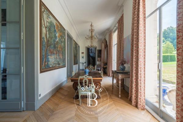 Fontainebleau, Château 17 Chambres -  1 200 m² à vendre