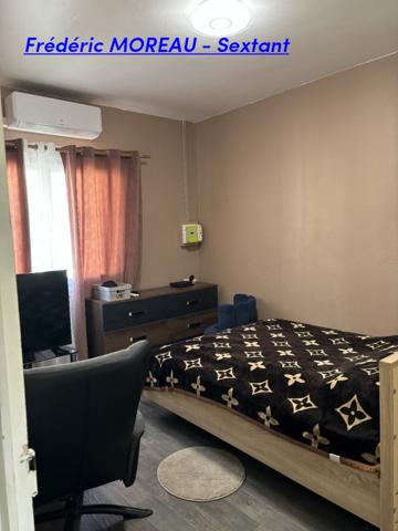 Immeuble en plein centre ville avec local commercial et appartement T2 + Jardin au calme