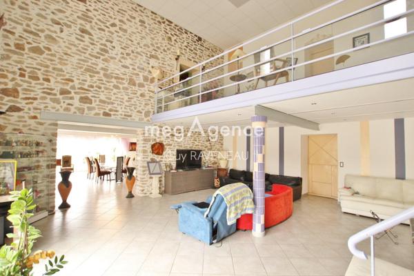 Maison à Longué-Jumelles, 49160 - 11 pièces 395m²