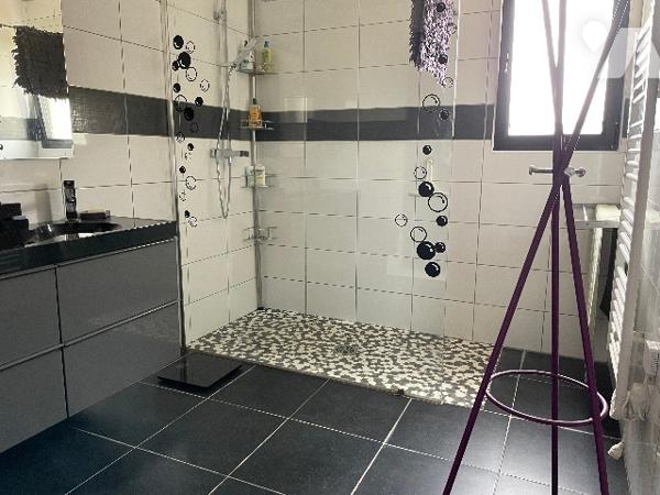 A 10 minutes au Nord-Ouest de SOISSONS - Très beau pavillon d'environ 120 m² habitable avec jardin