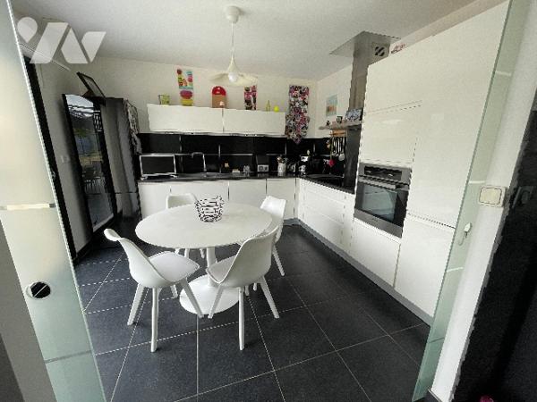 A 10 minutes au Nord-Ouest de SOISSONS - Très beau pavillon d'environ 120 m² habitable avec jardin